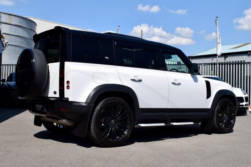 LAND ROVER DEFENDER 110