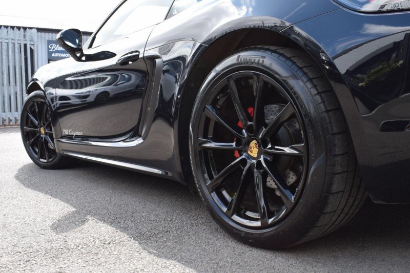 PORSCHE 718