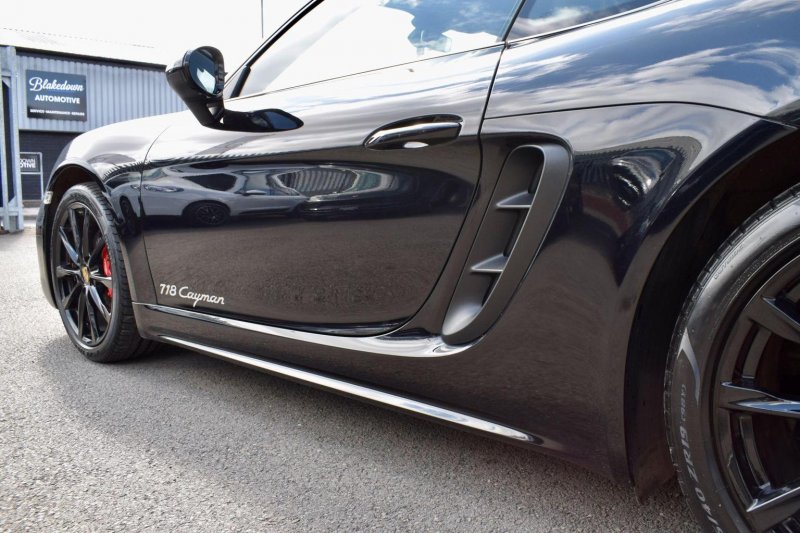 PORSCHE 718