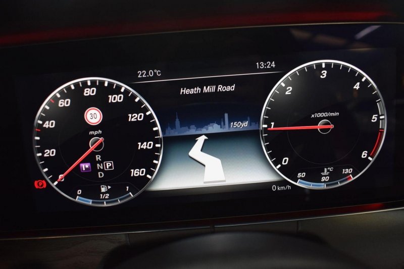 MERCEDES-BENZ E CLASS