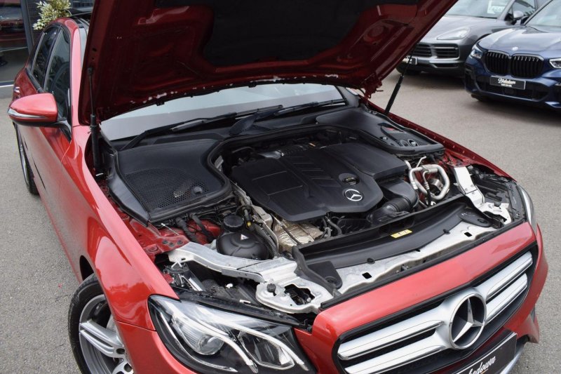 MERCEDES-BENZ E CLASS