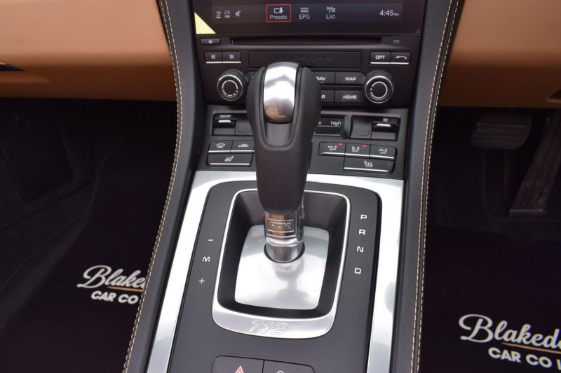 PORSCHE 718