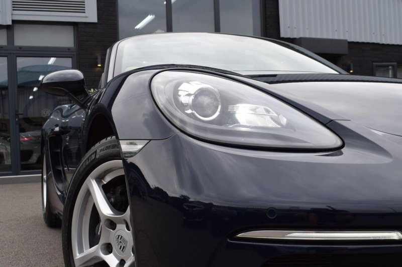 PORSCHE 718