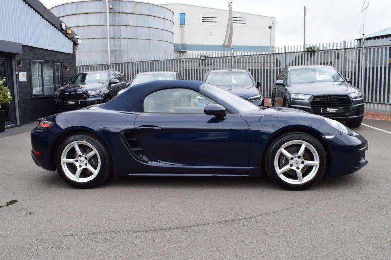 PORSCHE 718
