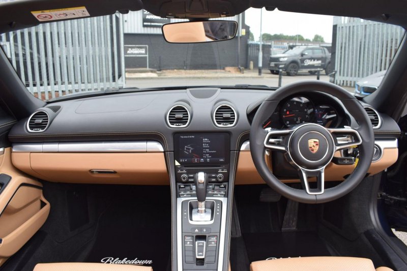 PORSCHE 718