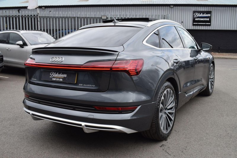 AUDI E-TRON