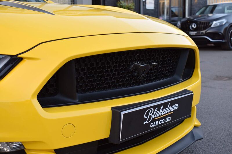 FORD MUSTANG